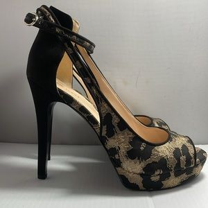Nine West tan and black fabric Donnali fabric open toe stiletto heels size 9